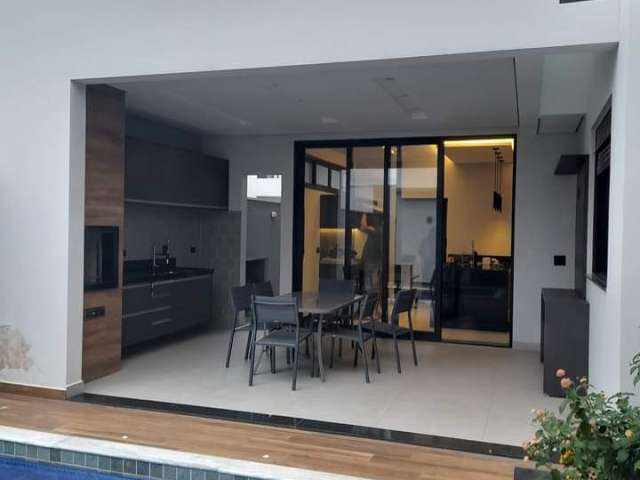 Sobrado em cond./ 3 Dorm./ Suíte/ Piscina/ Área Gourmet/ Ac. Av. Victor Andrew