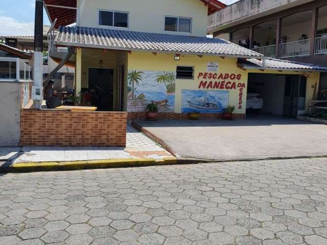 casa podendo ser comercial bem pertinho do mar