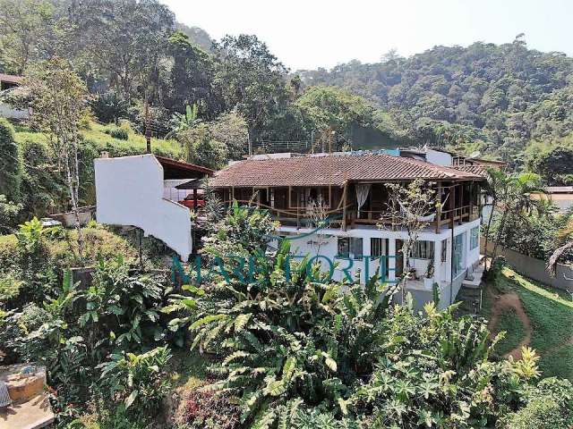 Linda casa com vista para o mar enseada