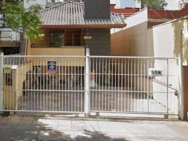 Casa comercial à Venda 315m² mobiliada, Bairro Auxiliadora, 3 dormitorios , 1 suite , 4 banheiros, Split, Piscina, Placas de Aquecimento Solar, 2 vagas de garagem, varanda ,churrasqueira, e sacada