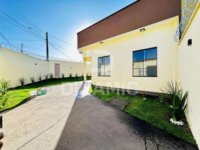 Casa no Residencial Itaipu  2 quartos, suíte, área gourmet e garagem para 4 carros  R  320 mil.