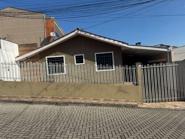 Linda casa em colombo, campo pequeno  2 quartos .