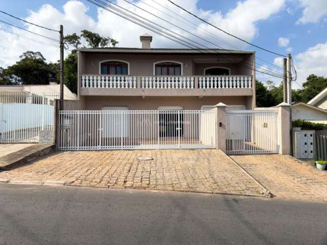 Casa Sobrado de 1 pavimento de rua com 4 quartos, 344m2 construídos, 6 vagas, localizada no Campo Comprido em rua tranquila. Estuda permuta em veículos.