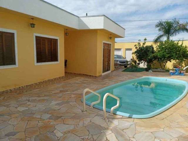 Casa à venda com piscina em Atibaia - Nova Atibaia