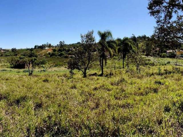 Terreno com excelente topografia e águas nos fundos em Atibaia - Maracanã