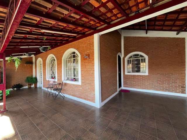 Casa com 3 quartos à venda no Jardim Uirá, São José dos Campos  por R$ 600.000