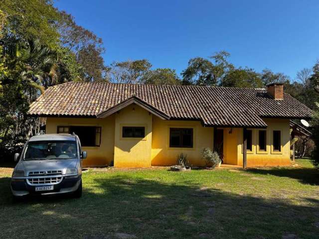 Chácara / sítio com 3 quartos para alugar no Centro, Monteiro Lobato  por R$ 5.000