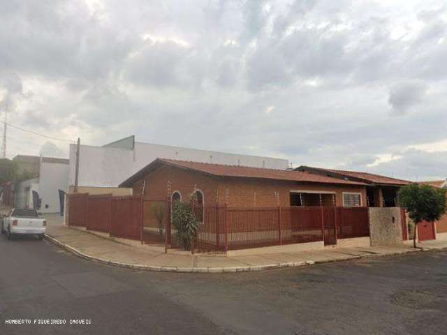 Casa para Venda em Araraquara, Vila Tito de Carvalho (Vila Xavier), 3 dormitórios, 1 suíte, 3 banheiros, 4 vagas