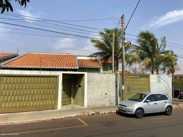 Casa para Venda em Araraquara, Jardim Dumont, 3 dormitórios, 1 suíte, 2 banheiros, 2 vagas