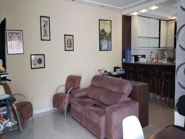 Vende,casa com 3 suítes,sala 02 ambientes. cozinha com armários planejados, 04 banheiros, 04 vagas d