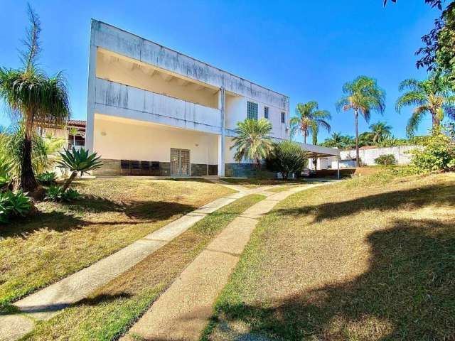 Casa com 3 Quartos à Venda, 1400m²