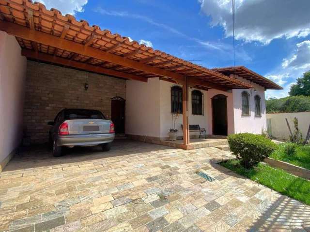 Casa com 4 Quartos à Venda, 360m², Itapoã