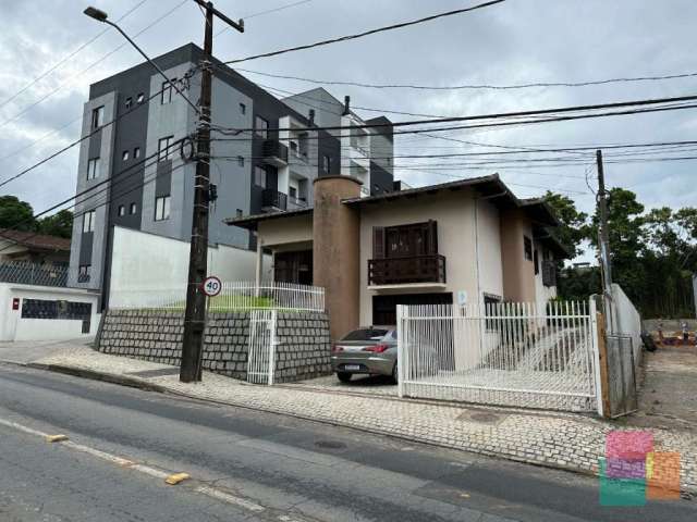 Casa com 3 quartos à venda na Rua Marajó, --, Atiradores, Joinville por R$ 1.200.000