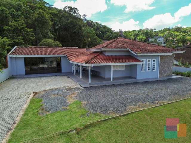 Casa com 3 quartos à venda na Rua Lindóia, --, Glória, Joinville por R$ 2.500.000