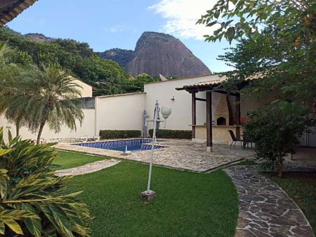 Casa localizada no condomínio Fazenda Passaredo