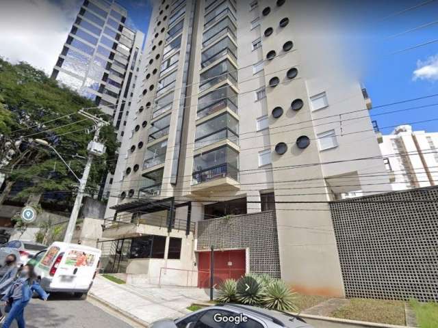 OPORTUNIDADE!!! Aluga-se apartamento padrão, contendo 89 metros2, com excelente distribuição e localização, sediado em local nobre de Santo André