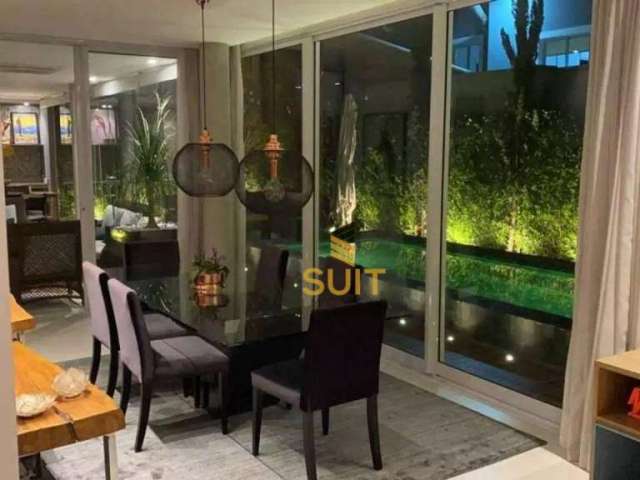 Casa Mobiliada com 400m² em Residencial Alphasitio - 5 Quartos (4 suítes), 4 Vagas, Piscina, Lareira e Porteira Fechada. Contato: Suit (11) 94584-8250