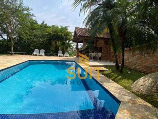 Alphaville 0 - Casa com 550m², 4 Suítes, 4 Vagas e Lazer com Piscina em Barueri/SP! Contato: Suit (11) 94584-8250