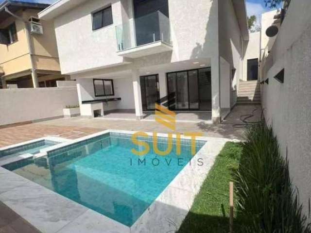 Alphaville 3 - Casa com 310m², 3 Dormitórios e Lazer com Piscina em Santana de Parnaíba/SP! Contato: Suit (11) 94584-8250