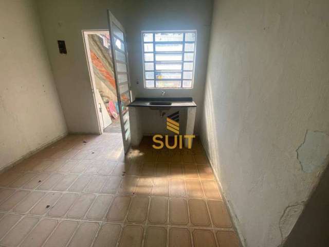 Casas com 1 Dormitório para alugar por R$ 600 - Vila Universal em Barueri/SP! Contato: Suit (11) 94584-8250