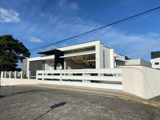 Casa com 4 Dormitórios na Praia de Bombas-Bombinhas-SC