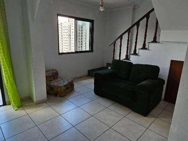 Lindo Apartamento Duplex na Guilhermina à 200metros da Praia com 2 suites .