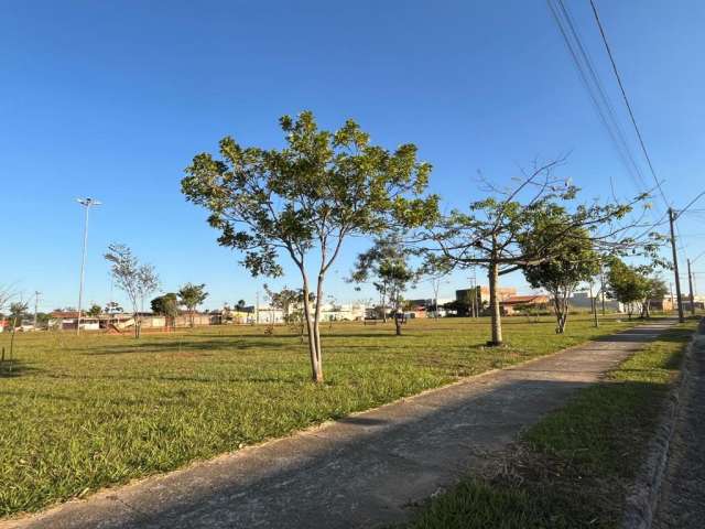 Linda casa Alto Padrão no Residencial Buena Vista em frente a praça