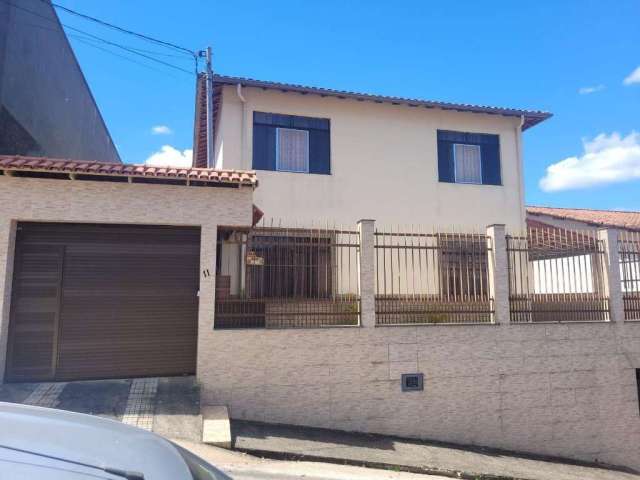 Casa para Venda em Juiz de Fora, Parque Guarua, 4 dormitórios, 1 suíte, 4 banheiros, 6 vagas