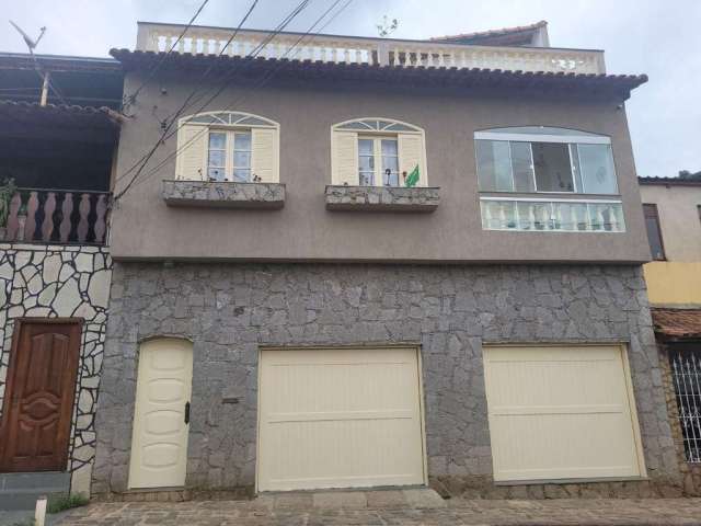 Casa para Venda em Juiz de Fora, Vila Ozanan, 5 dormitórios, 1 suíte, 4 banheiros, 6 vagas