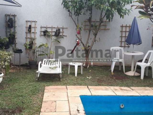 Sobrado a Venda no Instituto de Previdência - 4 Suítes e Piscina