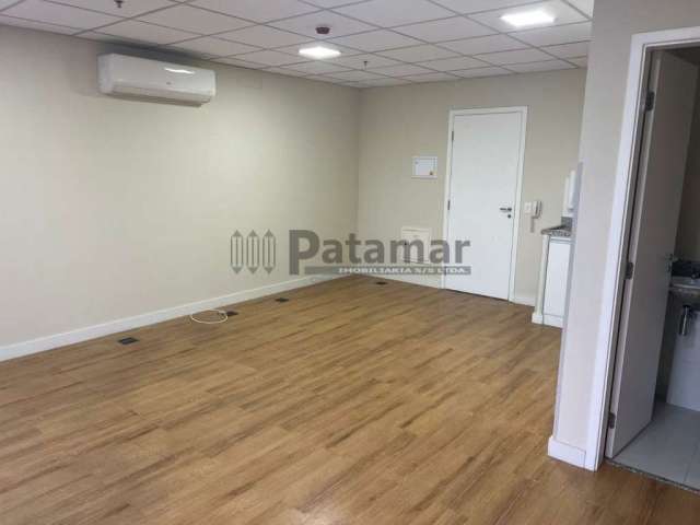 Conjunto Comercial / Sala com 38 metros para aluguer no Butantã