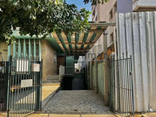 Casa Comercial ou Residencial com 4 Dormitórios e 4 Vagas entre Sumaré e Vila Madalena