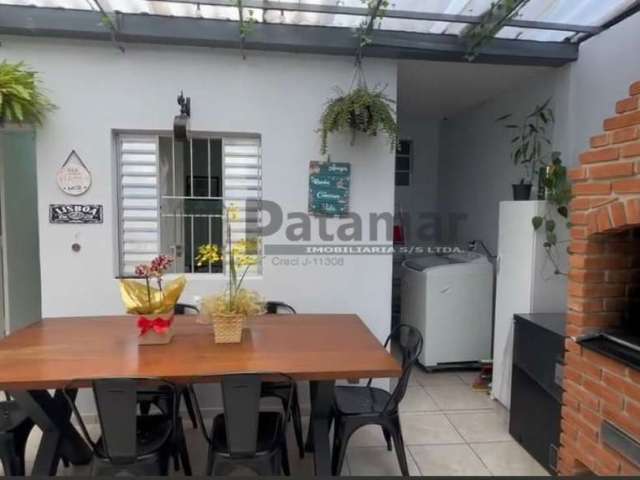 Casa à venda no Jardim Trussardi - 2 quartos, 2 vagas, 130m²