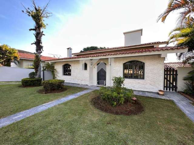 Casa com 03 quartos no Condomínio Marambaia em Vinhedo - SP.