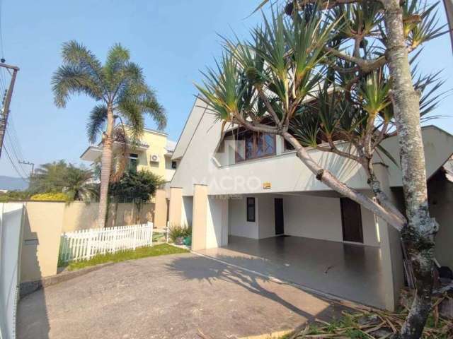 Casa no Champagnat | Amizade | 299m²