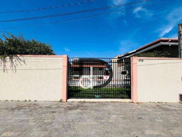 Casa sobrado à venda em Vinhedo/SP, no Residencial Aquários.