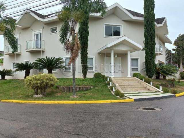 Belíssima  casa em Condomínio fechado, Villa Branca.