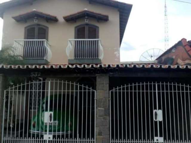 Lindo Casa com  3 Dormitórios 1 Suíte.