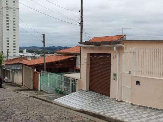 Casa de 04 dormitórios ( Sendo 01 Suite ) á venda região central de Jacareí