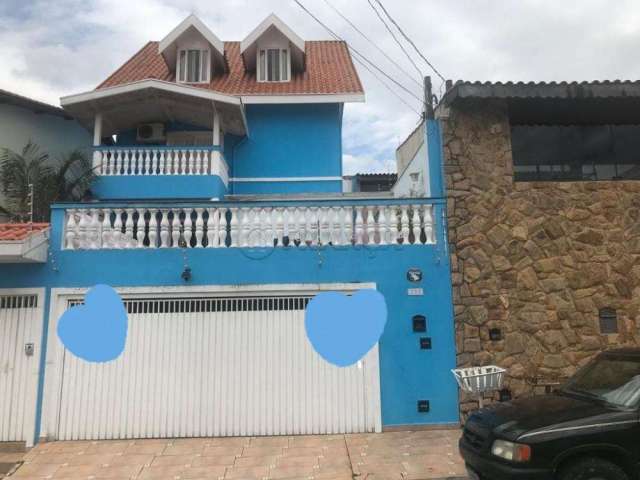 casa de 3 andares, ótima localização