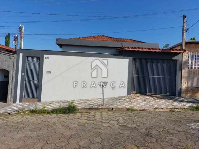 Casa com 3 Dormitórios 1 Suíte - próximo ao centro !!!