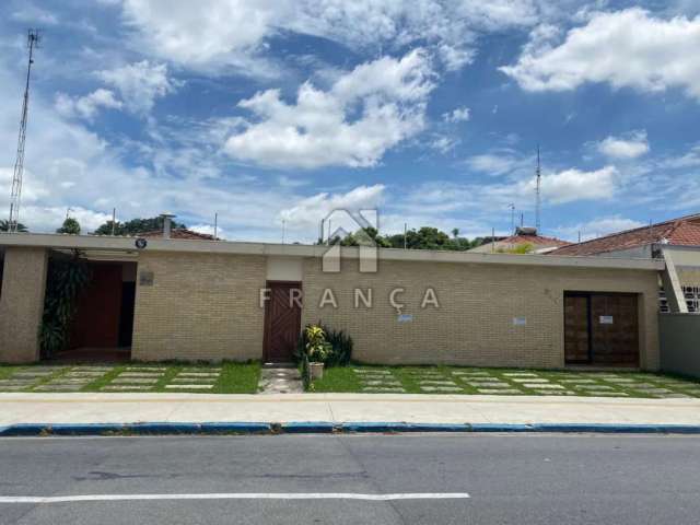 Casa comercial 3 dormitórios sendo 1 suíte centro de jacareí