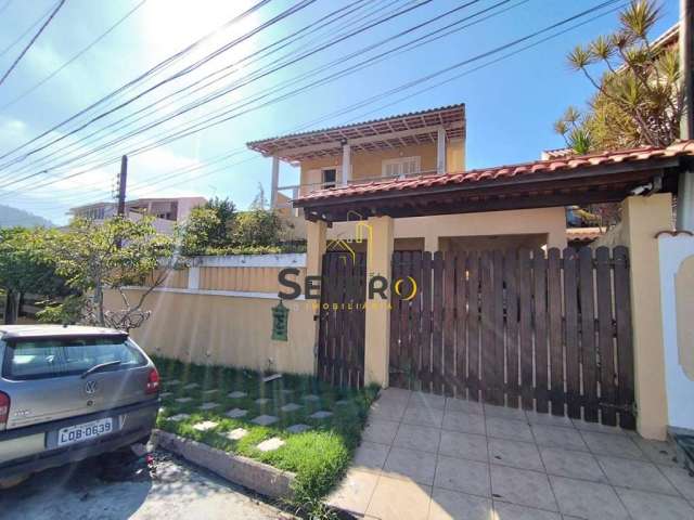 Casa padrão na quadra da praia à venda com 360m², 3 quartos e 2 vagas