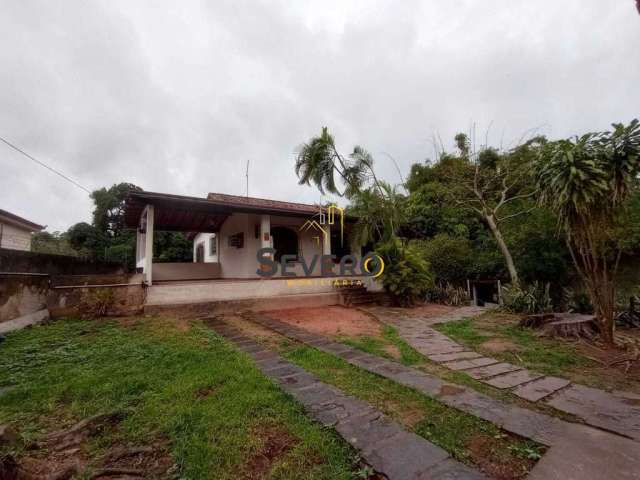 Casa estilo colonial com varandão