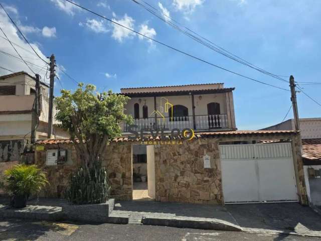 Casa Duplex, com Varanda, Suíte e Energia Solar