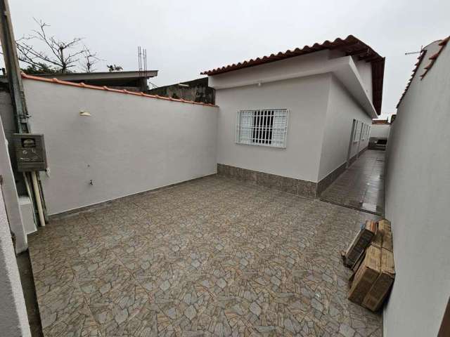 Casa para Venda em Mongaguá, Balneário Plataforma, 2 dormitórios, 1 banheiro, 2 vagas