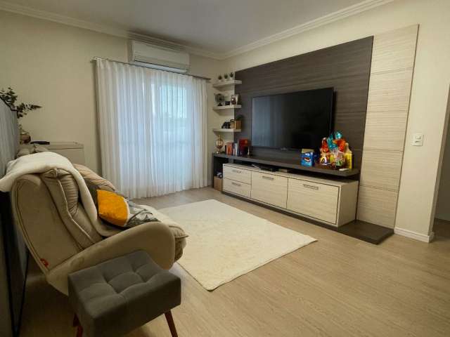 Apartamento todo mobiliado, localização excelente no bairro Bom Retiro. Venha conferir!