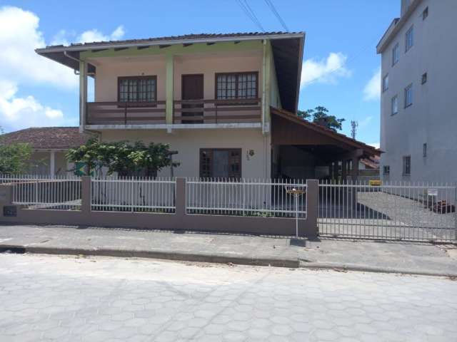 Apartamento com 3 dormitórios para venda no bairro Ubatuba em São Francisco Do Sul.