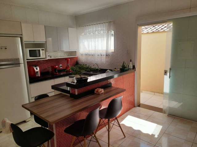 Casa com 2 quartos à venda na Rua Martins Fontes, 179, Jardim Sorocabano, Sorocaba por R$ 450.000