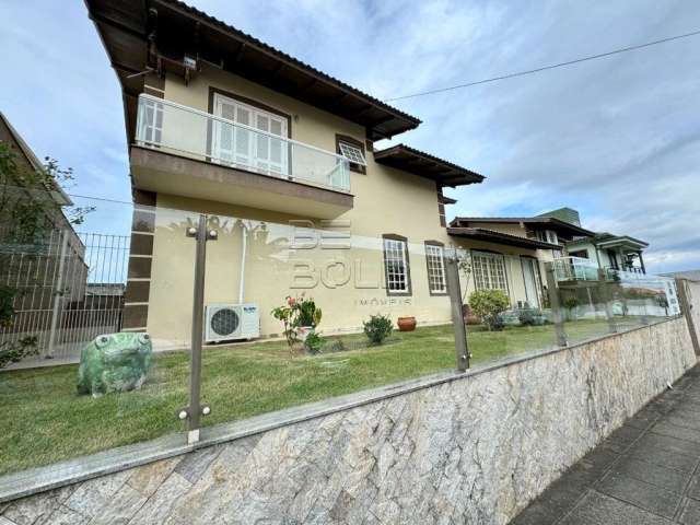 Casa com 4 quartos à venda na Rua Pascoal Simone, 414, Coqueiros, Florianópolis por R$ 2.000.000